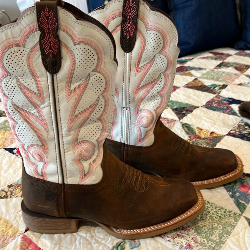 Beautiful Durango leather cowboy boots